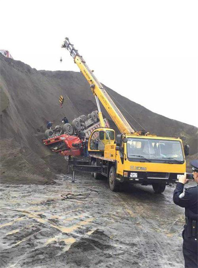 新县上犹道路救援